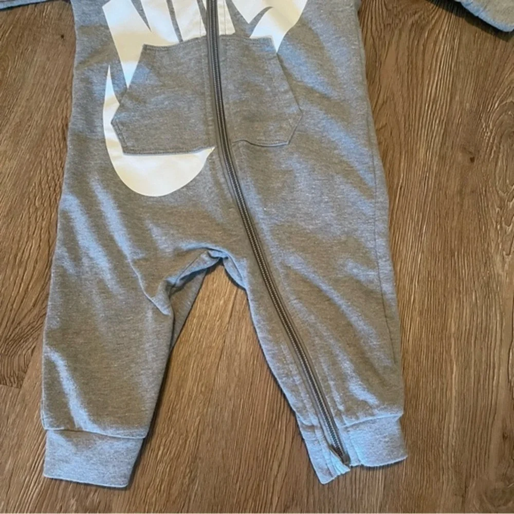 Nike Baby Hooded Coverall Sweatshirt Heathered Gray Baby Size 9 Months